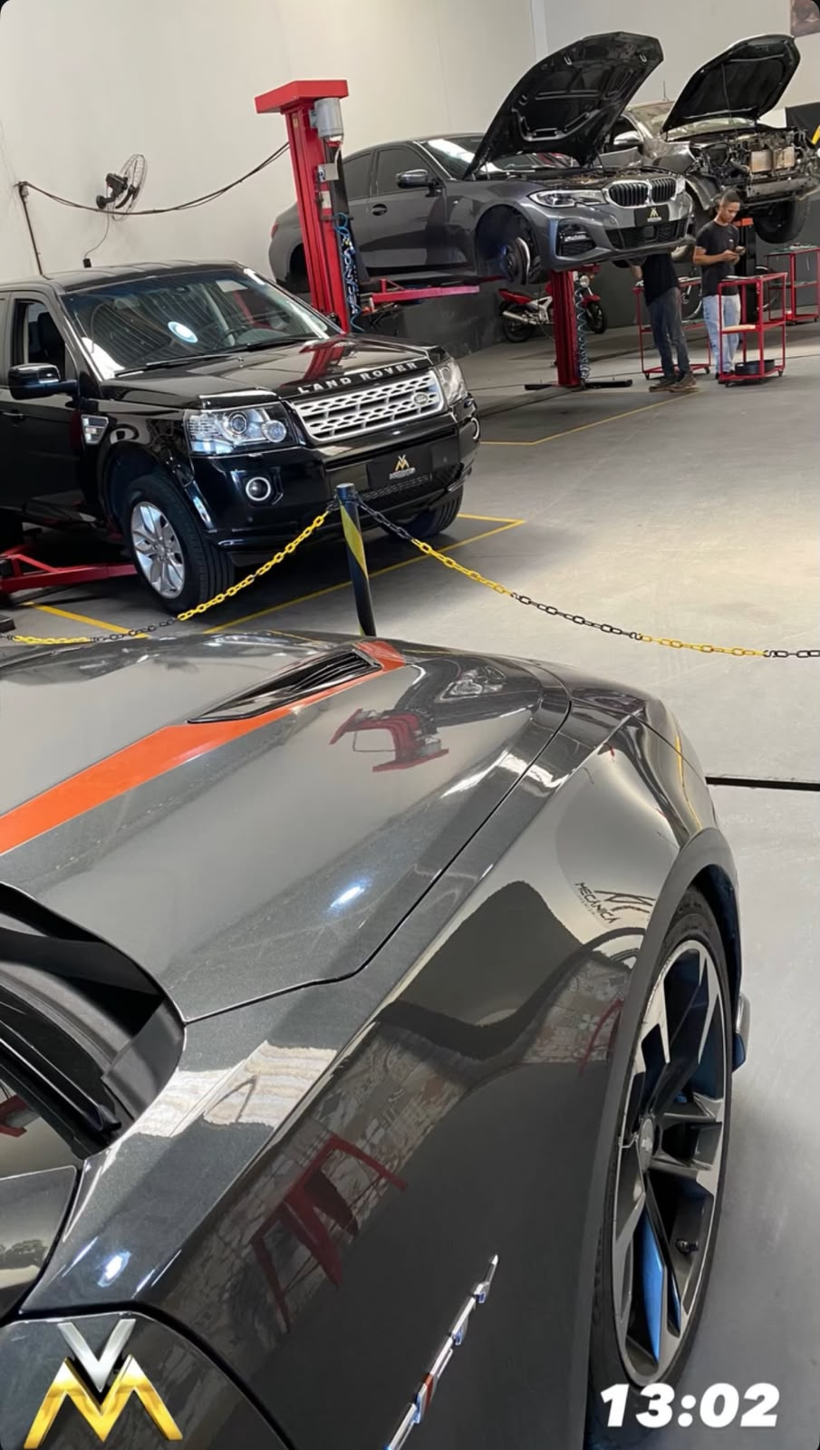 Land Rover e esportivo em atendimento